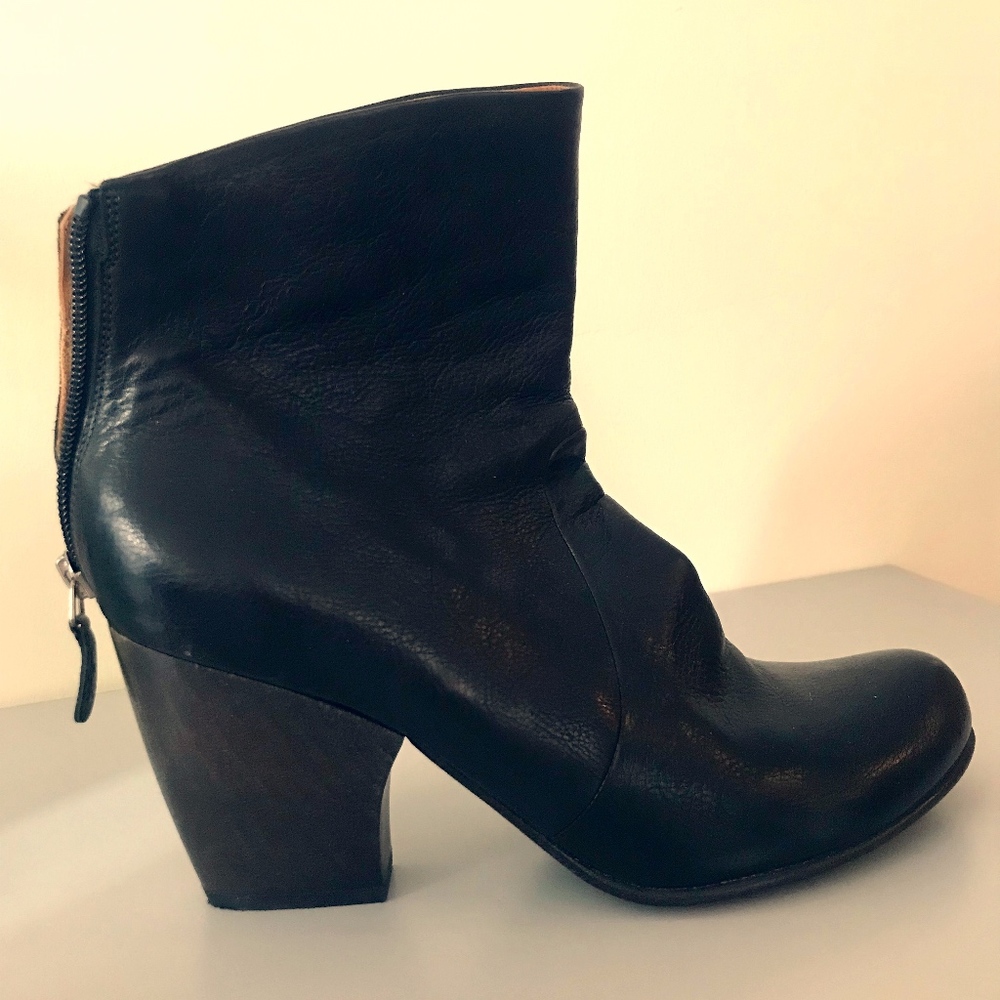 Coclico Black Leather "Valentine" Ankle Boot (38.5